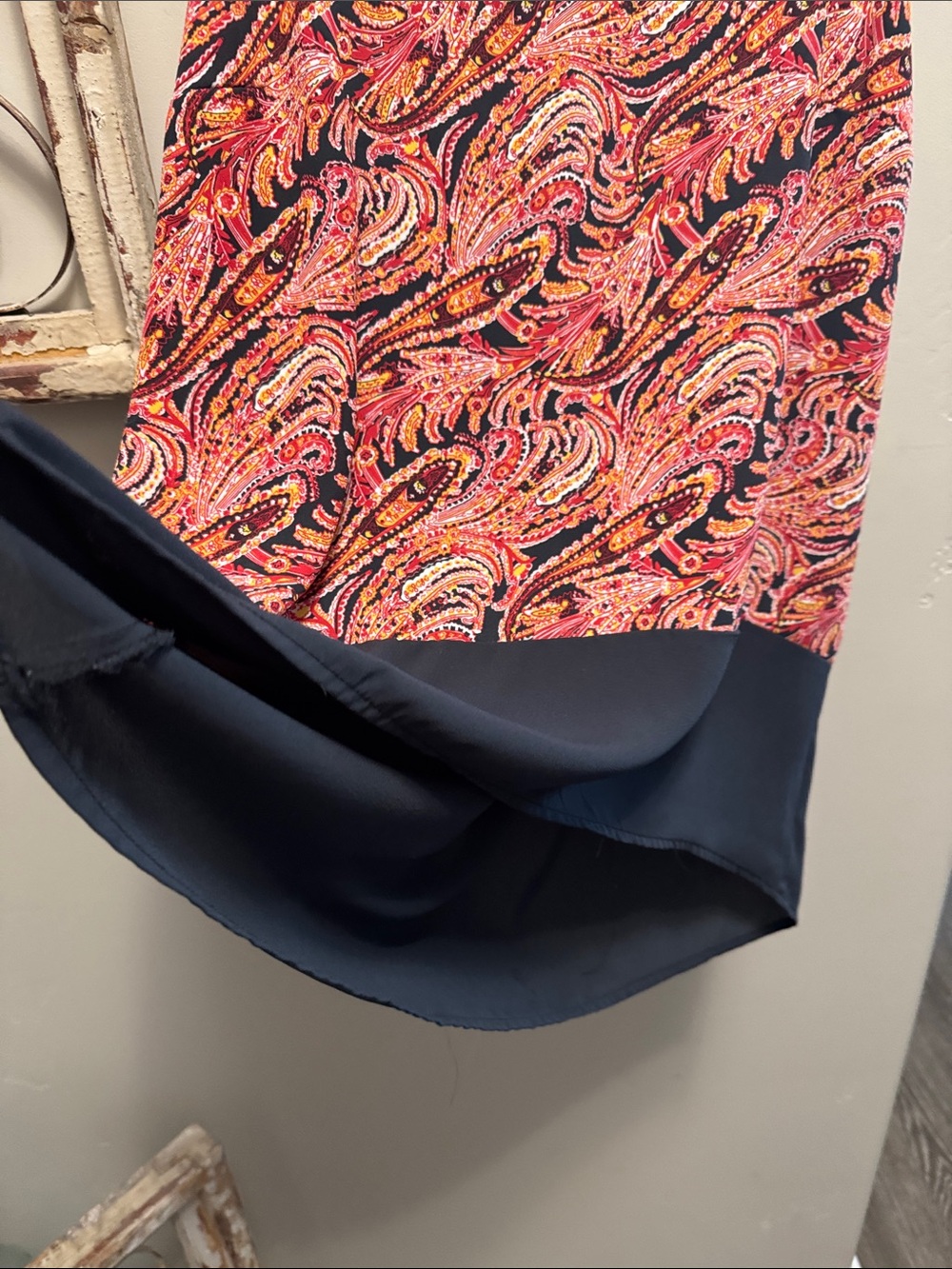 Sleeveless V-Neck Paisley Tank Top - Pink Multi with Black Hem - Picture 5 of 5